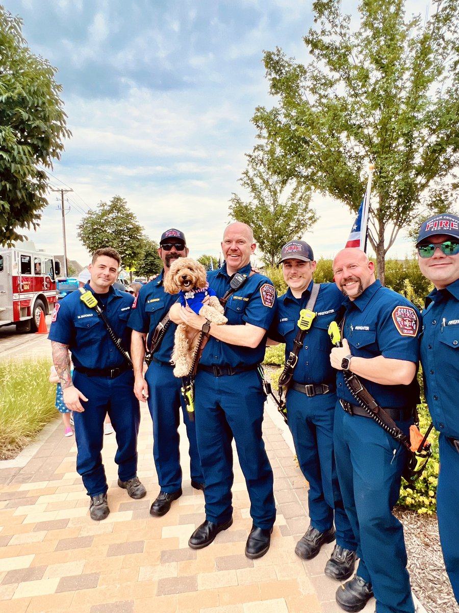 We love our <a href="/DentonCountyESD/">Denton County ESD No. 1 & 2</a> 🚒. They make our parade so special ❤️🤍💙.