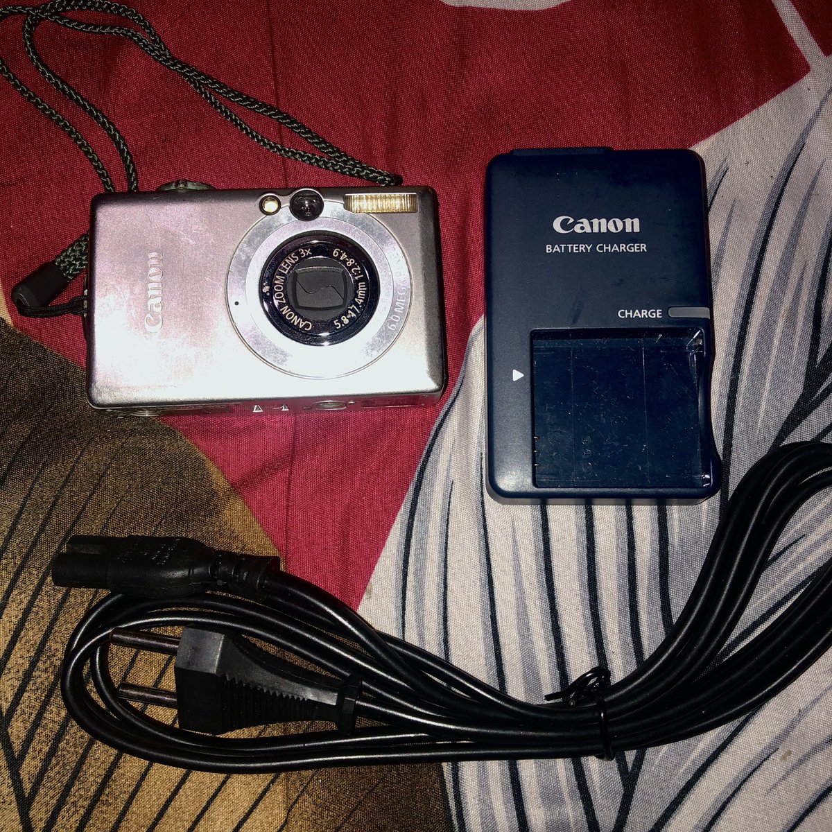 DikaDoki's tweet photo. Mainan baru 😁😁 Digicam 📸
#Digicam #Canon #CanonIxus #IXUS60 https://t.co/ci8JVK4Ejz