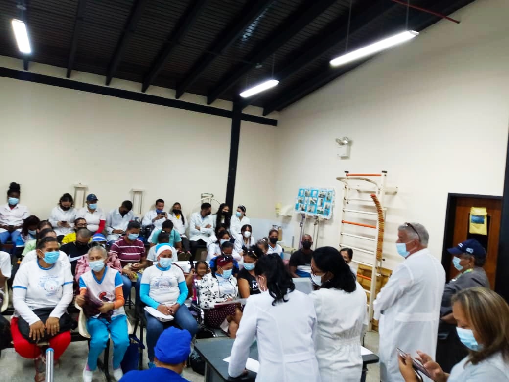 Alberto23646636's tweet photo. UD 337 Asamblea Comunal.#CubaPorLaVida . #CubaViveyVence @CubaSalvaVida.@AdanVillavicen5 .     @Cubacooperabol2 .@cubacooperaven @CdiCore8 .@DianaHe58950121 . https://t.co/HL13lr8OHz