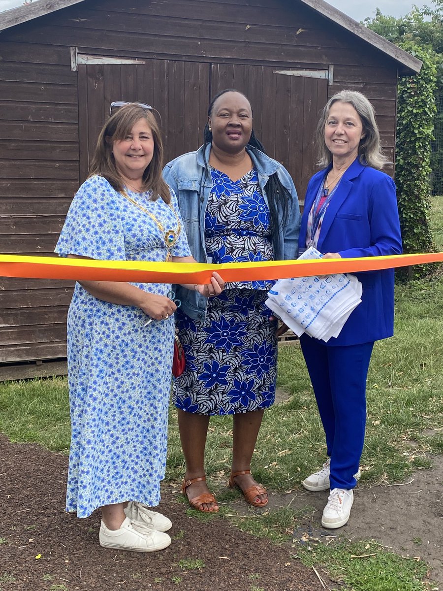 Opening our #schoolfete with the Headteacher from our Tanzanian link school and the #Upton Mayor. Thank you to all our families for their support. #workingtogether