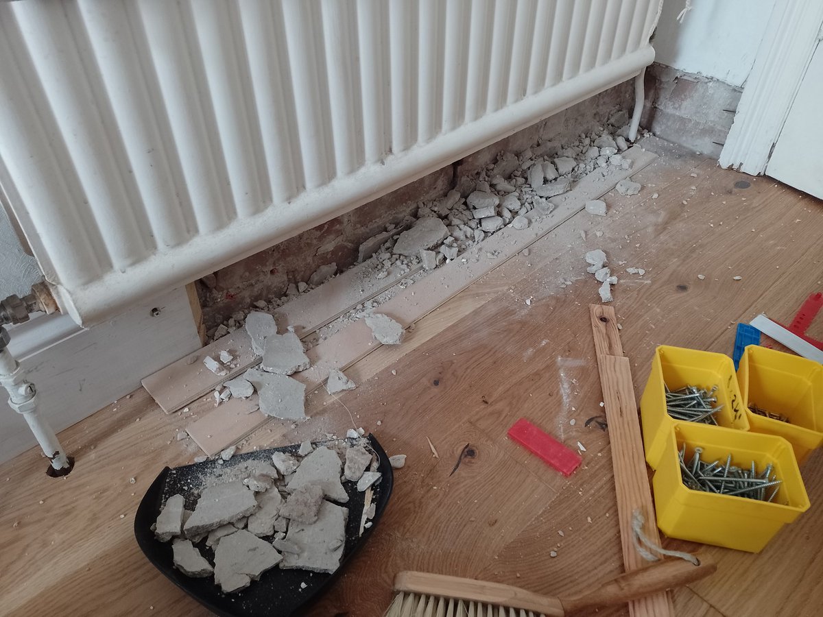 OllyPJ's tweet photo. Sunday afternoon and finishing a bit of skirting in to an old property.
#carpentry #carpenter #skirting #secondfix #westonsupermare https://t.co/qFKc8IhvZ1