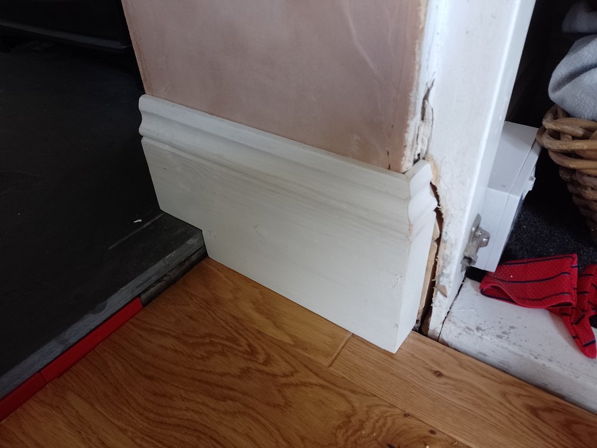 OllyPJ's tweet photo. Sunday afternoon and finishing a bit of skirting in to an old property.
#carpentry #carpenter #skirting #secondfix #westonsupermare https://t.co/qFKc8IhvZ1