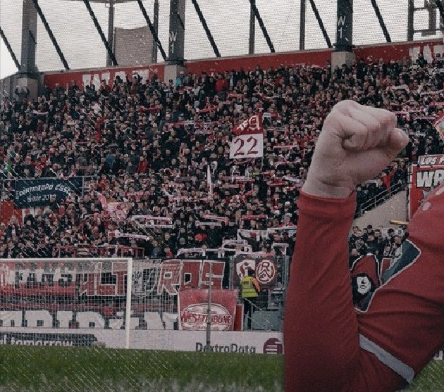 Wimmelbild: wie viele Nazis findest du?