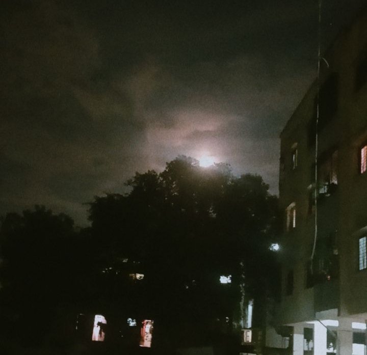 Prajaktaaaaaaaa's tweet photo. Moon talks better than him 💜 https://t.co/jvUsgWOYEI