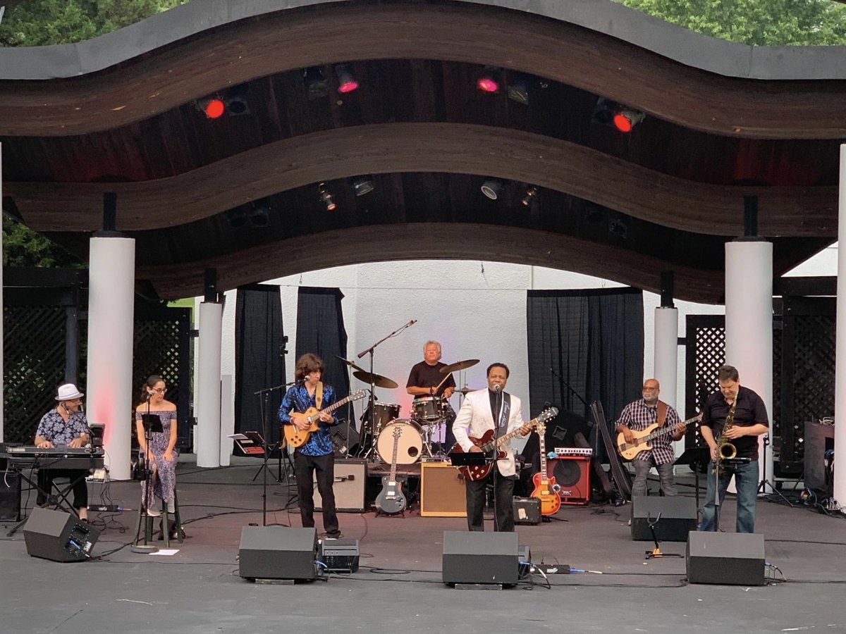 Chain Of Fools by @ArethaFranklin with The Lonnie Shields Band at Rose Tree Park
Lonnie Shields - Lead Vocals,Lead Guitar
Jesse Loewy - Guitar,Vocals
Richard Budesa - Keyboards,Vocals
Steve Hoke - Tenor Saxophone
Mike Whren - Bass
Tom Cohen - Drums
https://t.co/qjI4IYvBno https://t.co/1jpw37C1N7