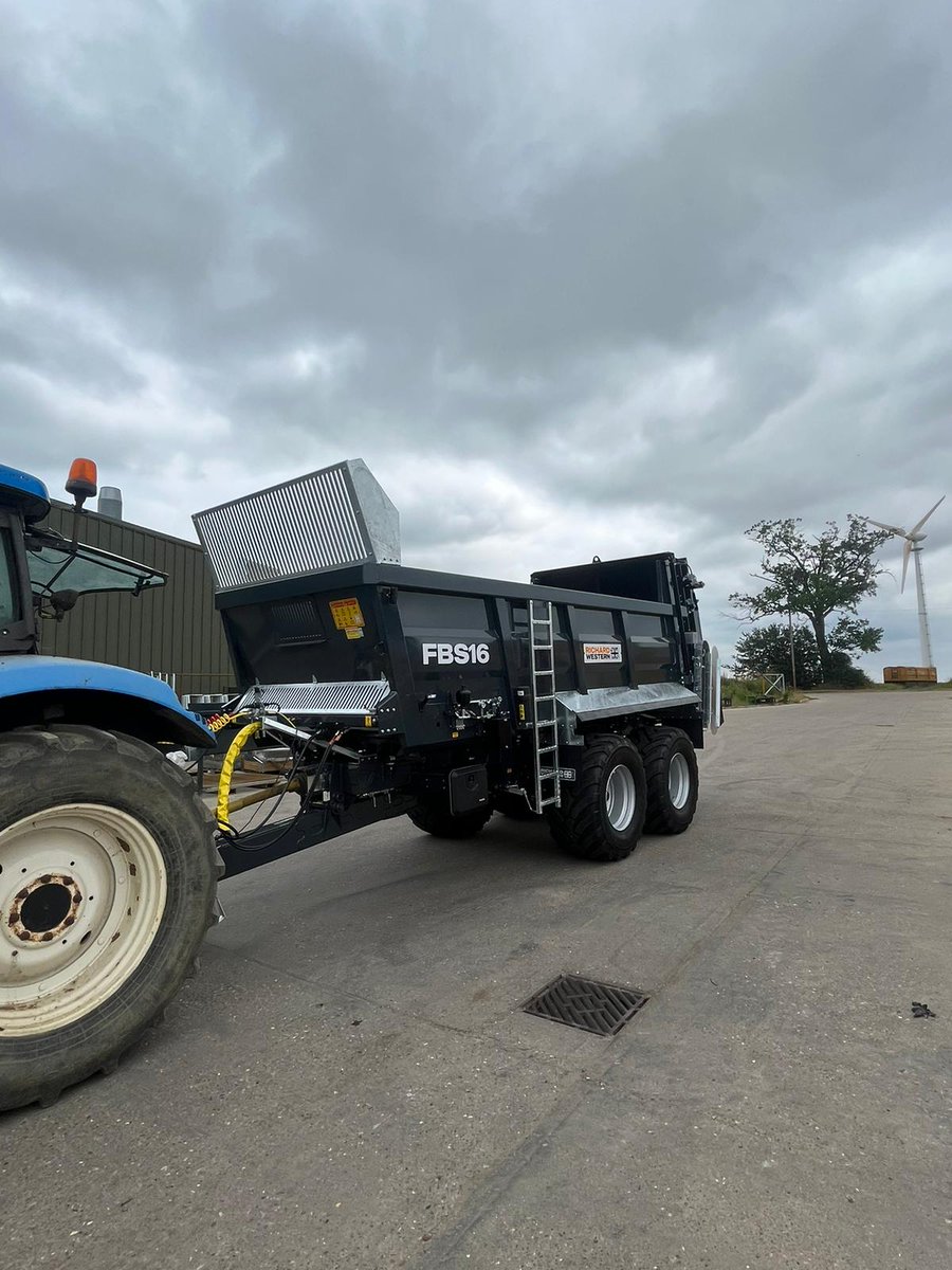 LHAgro's tweet image. ISOBUS Athene with load cells installed on this new Richard Western FBS spreader for dynamic application control
#LHAgro #ISOBUS #Athene