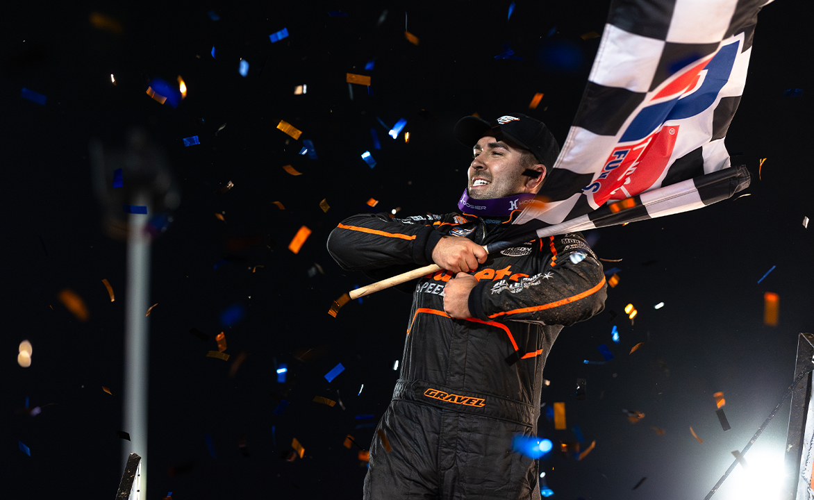 RacingProMedia's tweet photo. Seven times he’d been forced to endure the bitter taste of finishing second. Seven times he’d missed out on victory by a single spot. But on Saturday night at the Wisconsin 3/8-mile, Gravel brought the runner-up narrative to a close.
#DavidGravel #SpencerBayston #JacobAllen #WorldOfOutlaws #SprintCar #Dirt #Racing #Winner #CedarLakeSpeedway #Wisconsin
https://t.co/wDhf9tTu9k