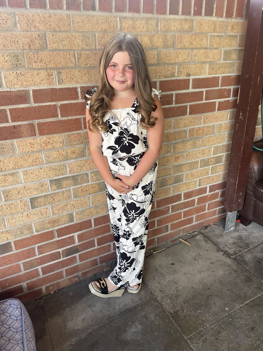 My girl ready for her besties party bus 🖤 x