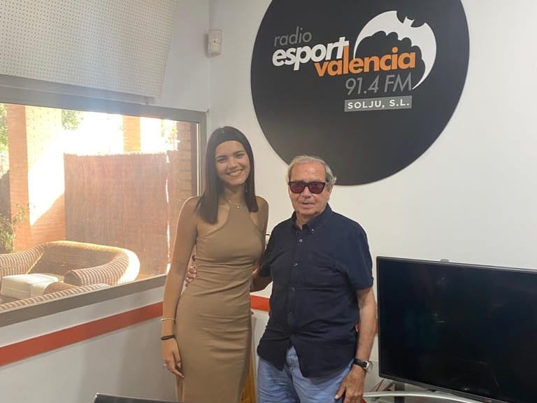 FallaCubaLto's tweet photo. Aisha, nuestra Fallera Mayor 2024, y Jose, nuestro presidente, concedieron una entrevista a Radio Sport, donde dieron unas pinceladas de lo que será este año tan increíble, ¡el año del 75 aniversario!💫

#cubaliterato2024 #cubaliterato #fallacubaliterato #75aniversariocuba https://t.co/CFlfIzOtDC