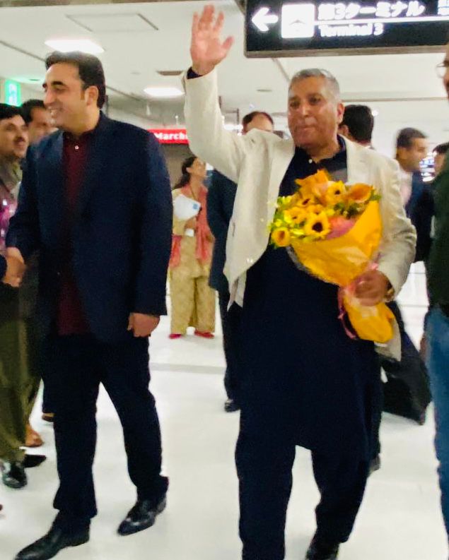 PPPUSA_Org's tweet photo. #PPP #Japan President #ShahidMajeed &amp; officials welcomed to FM #Pakistan &amp; #PPP Chairman @BBhuttoZardari &amp; @AseefaBZ at #Tokoyo Airport. 

@SurendarValasai @MediaCellPPP @PPPDigitalUSA https://t.co/ZxU3WYtSqq