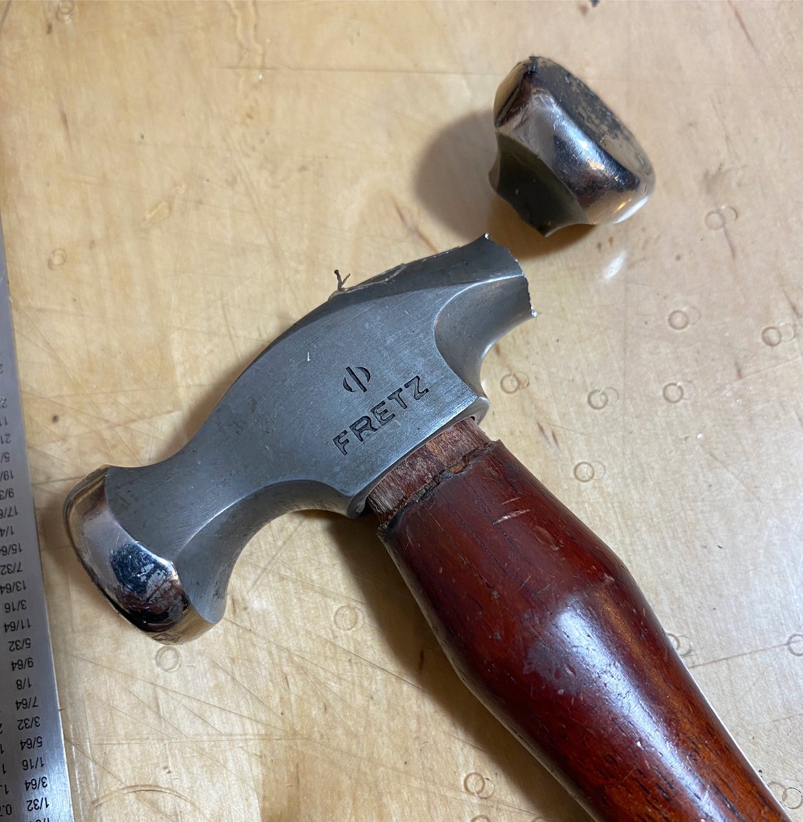 나도 깜짝 놀랬다구... 이러니 내 팔꿈치 엘보가 나간거구나...