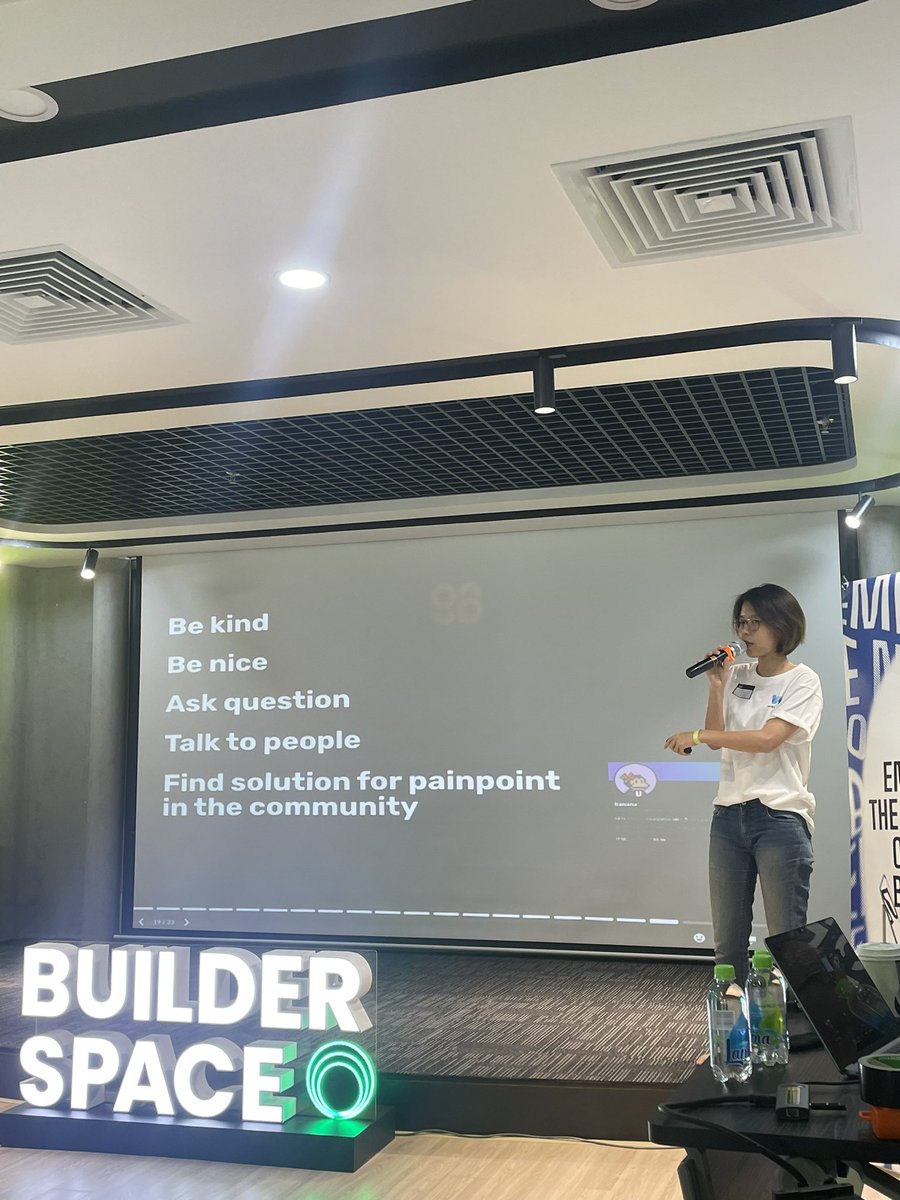 0xBanana's tweet photo. Super cool to get this shout-out from @zangimmortal at a recent builders event where she shared advice I gave @SolanaUni

-be nice and kind to others

-identify &amp; solve pain points for you &amp; the community you serve 

-ask questions to others, refine your service

good luck! 👋 https://t.co/2p1NKRpA7m