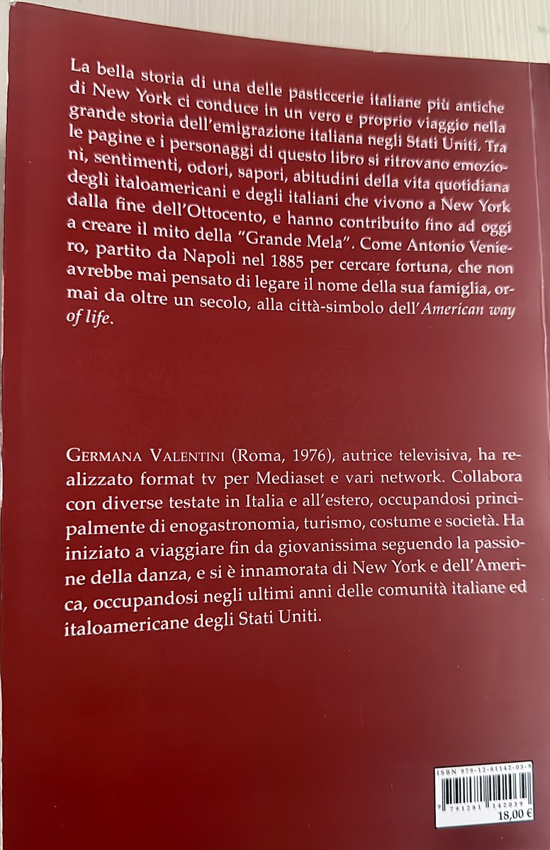 Germana76's tweet photo. Il mio primo libro… ❤️

#venieros #newyork #newyorkcity #ilovenewyork #book #booklover #italoamericano #italianamerican #italianamericans #italianamericanfood #italianamericanheritage #italianamericanhistory https://t.co/HKHunQrTr1