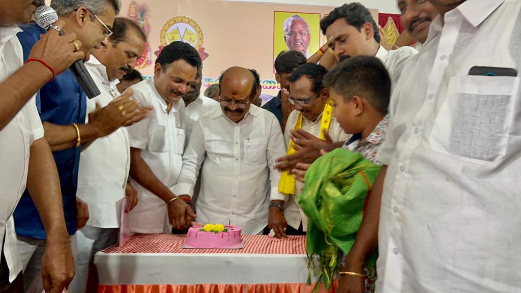 nca_chettiar's tweet photo. இன்று பொள்ளாச்சியில் நமது பேரவை நிறுவனத் தலைவர் உயர்திரு @Mishra_Chettiar அவர்கள் தலைமையில் 
மாண்புமிகு, தமிழக முன்னாள் சபாநாயகர் உயர்திரு பொள்ளாச்சி @PollachiJ அவர்களின் பிறந்தநாள் விழா கொண்டாடப்பட்டது🇨🇬🦁👑 https://t.co/7SPHfFMH1z
