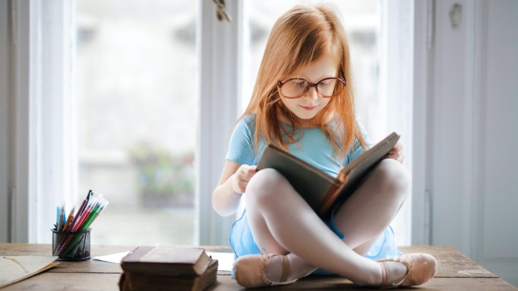 CTVNews's tweet photo. Children who read for fun did better in school, were happier as teens, study finds https://t.co/N3gzIrxr07 https://t.co/qDWY6BoFGY