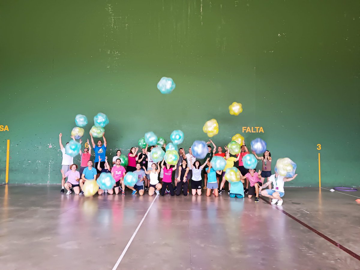 Último taller de <a href="/mendezantonio97/">Antonio Méndez Giménez</a> "Invención de juegos deportivos de forma cooperativa y con material autoconstruido" #CongresoAFC2023 <a href="/FcafdLeon/">FCAFD León</a>