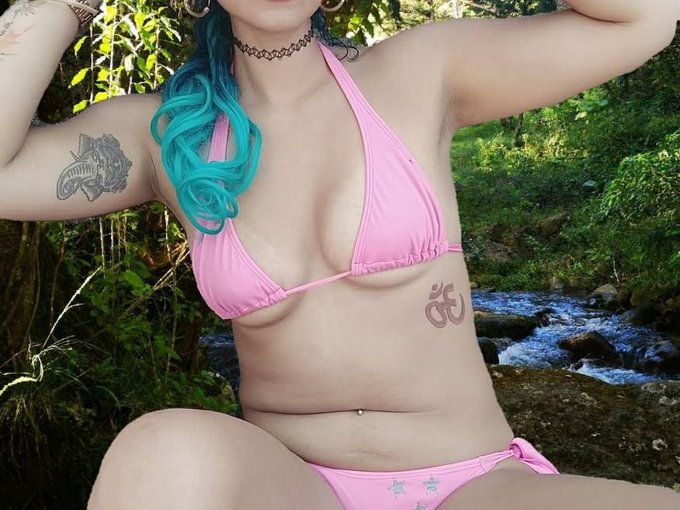 Moxxietoxxic404’s pics and videos