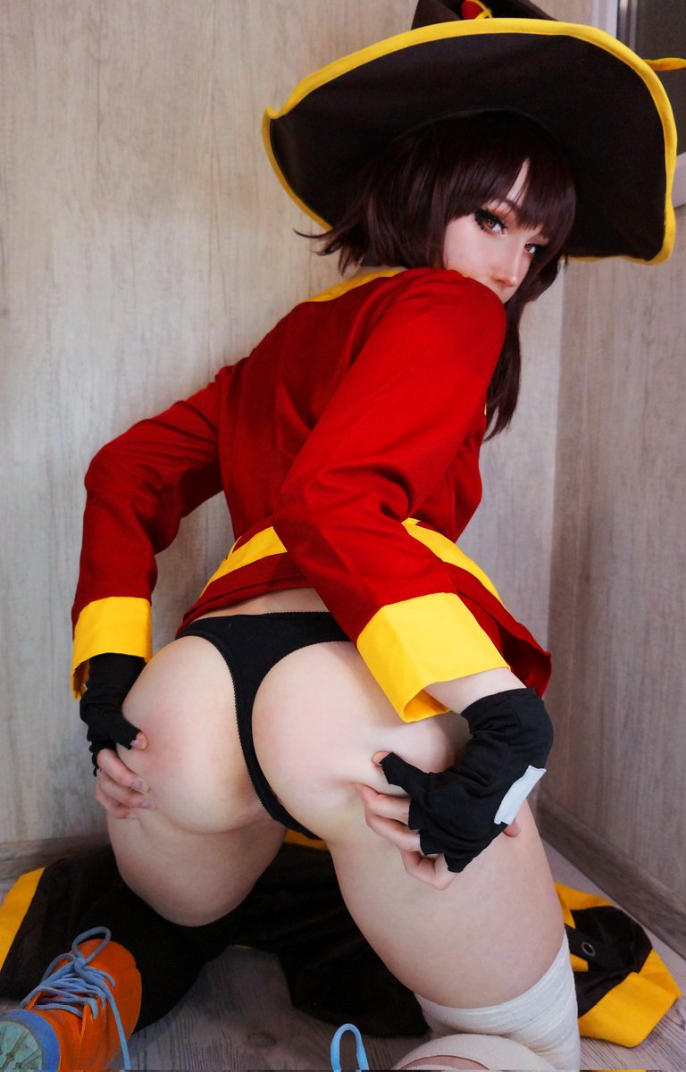 Tsumimi_mi's tweet photo. 🍑 Don't stare at my booty, baka! (⁠･ั⁠ω⁠･ั⁠) #nsfwcosplay #lewd #cosplayphoto 
#konosuba #megumin  #stoking #booty #megumincosplay #konosubacosplay https://t.co/21XcSQ0mJe