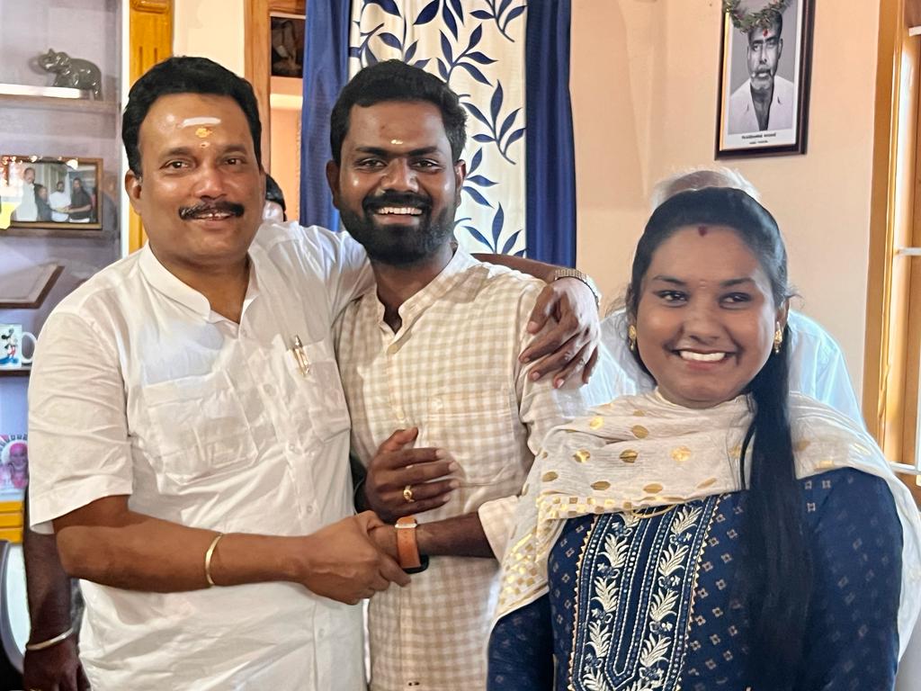 nca_chettiar's tweet photo. இன்று பொள்ளாச்சியில் நமது பேரவை நிறுவனத் தலைவர் உயர்திரு PLA.ஜெகநாத்மிஸ்ரா செட்டியார் அவர்கள் கோவை தெற்கு மாவட்ட இளைஞர் அணி செயலாளர் அருண் செட்டியார் அவர்கள் இல்லத்தில் திருமண மணமக்களை வாழ்த்தி ஆசீர்வதித்தார்💐💐💐

#PLA_Jaganath_Mishra_Chettiar https://t.co/Ooeo0JbB2t