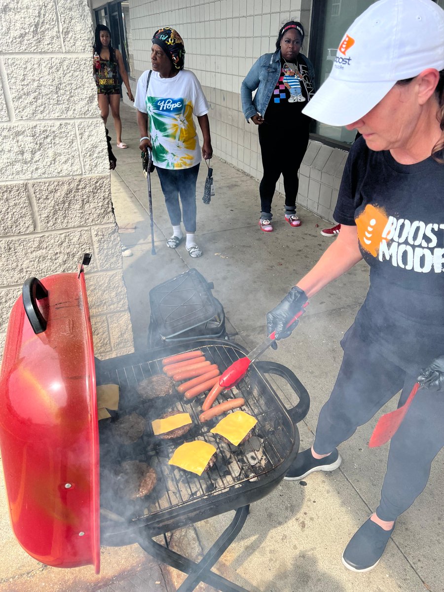 boostmobile's tweet photo. We've got the grills fired up! πΊπΈβ¨οΈπ₯ Visit your local Boost Mobile store for fun, food and music! #RedWhiteandBoost https://t.co/SIYTyFYYHI