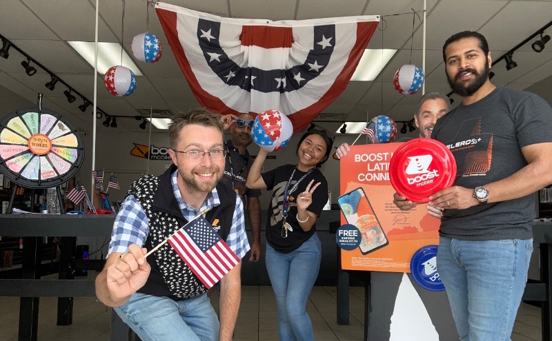 boostmobile's tweet photo. We've got the grills fired up! πΊπΈβ¨οΈπ₯ Visit your local Boost Mobile store for fun, food and music! #RedWhiteandBoost https://t.co/SIYTyFYYHI