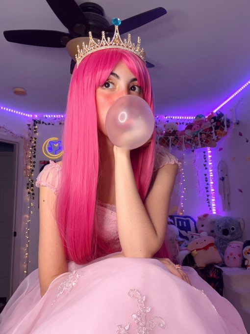 🍬🍭I'll chew you up and I'll spit you out 'Cause that's what young love is all about So pull me closer<a href="/tag/cosplay"class="tags"><span>#cosplay</span></a><a href="/tag/adventuretime"class="tags"><span>#adventuretime</span></a><a href="/tag/princessbubblegum"class="tags"><span>#princessbubblegum</span></a>