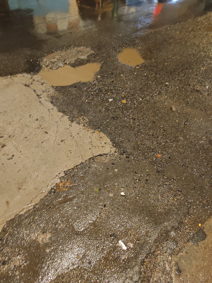 VibrantMalad's tweet photo. @mybmcplanning @mybmc @MayorMumbai @freepress Out of Daily Bread Orlem multiple potholes our of Marve Bakery as well please help urgently https://t.co/F0dGrs5CW1