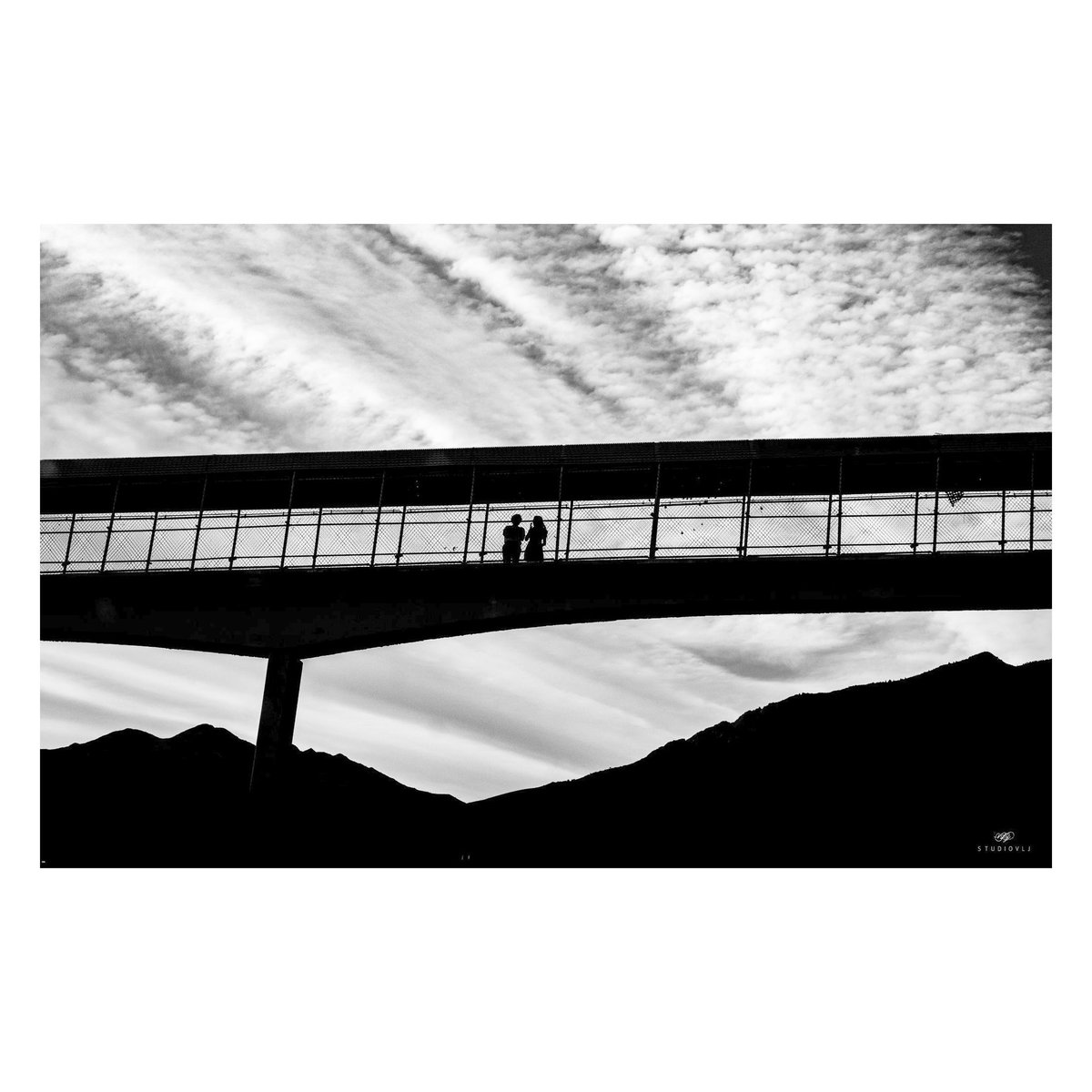 Couples silhouette!

#blackandwhitephotography 
#bw
 #monochromatic 
#monochromephotography #bwphotography
 #noir #streetphotographers
#blaqckandwhite 
#bw_shot 
#monochromatic 
#streets_bw
#spi_collective 
#ourstreets
#theindependentphoto 
#bw_shot 
#streetphotography