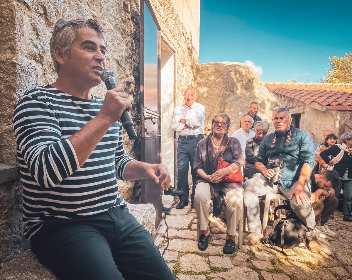 talkaboutrec's tweet photo. Ora ad Etnosfera. 

Marco Lutzu dialoga con Paolo Angeli di canto a Tasgia.

#etnosferafestival #aggius #gallura #festival #dafareinsardegna #talkaboutrecords #sardiniafestival #sardegna #musicfestival #music #musica #tasgia #paoloangeli #marcolutzu #etnomusicology https://t.co/6NeJAn9r5H
