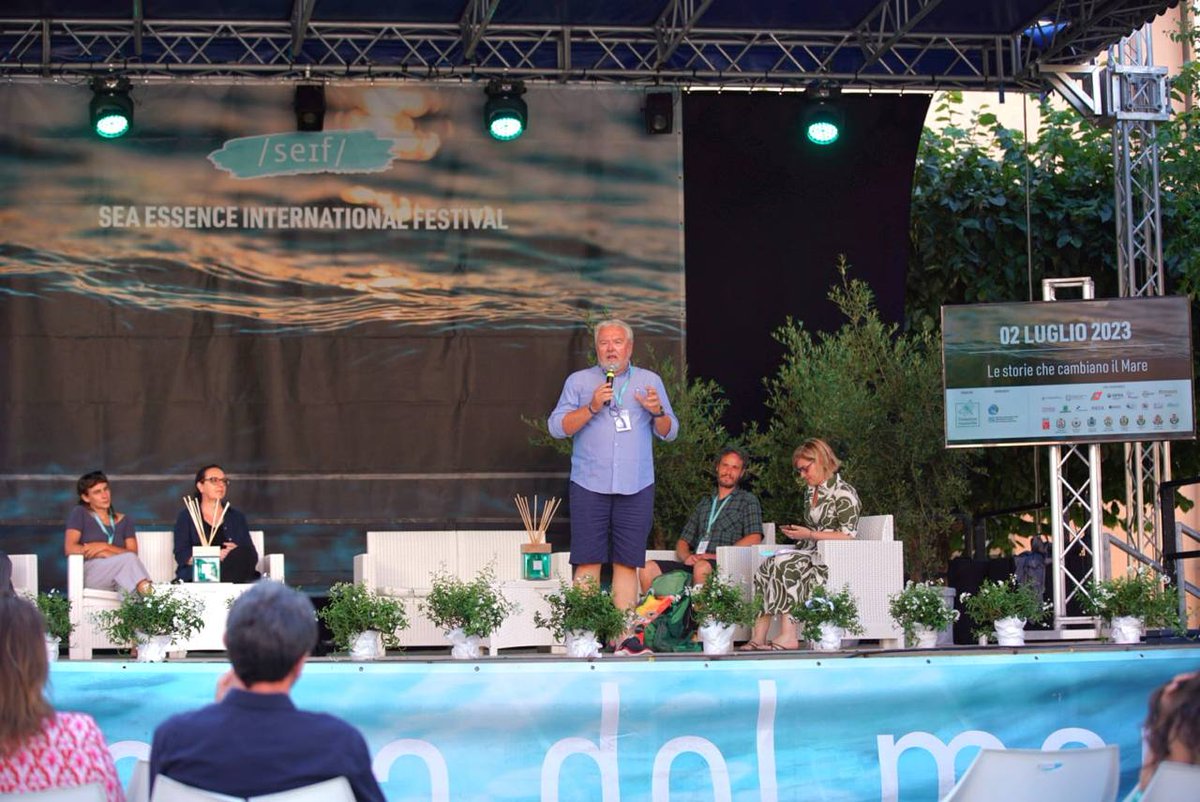 La serata conclusiva di #SEIF2023 si apre con il #workshop “Le storie che cambiano il mare”. Potete seguire qui la diretta ⤵️
seaessence.eu