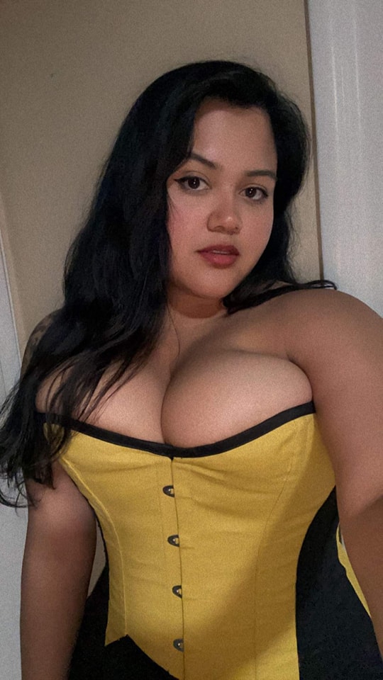 TrueCorset's tweet photo. Hello yellow sunshine! Brighten up your life with an overbust corset. 💛#plussizelingerie #waisttrainer #plussizecorset #plussize #plussizebeauty #plussizestyles #lingeriestore #Fajascomodas https://t.co/LqRR5IaC8y