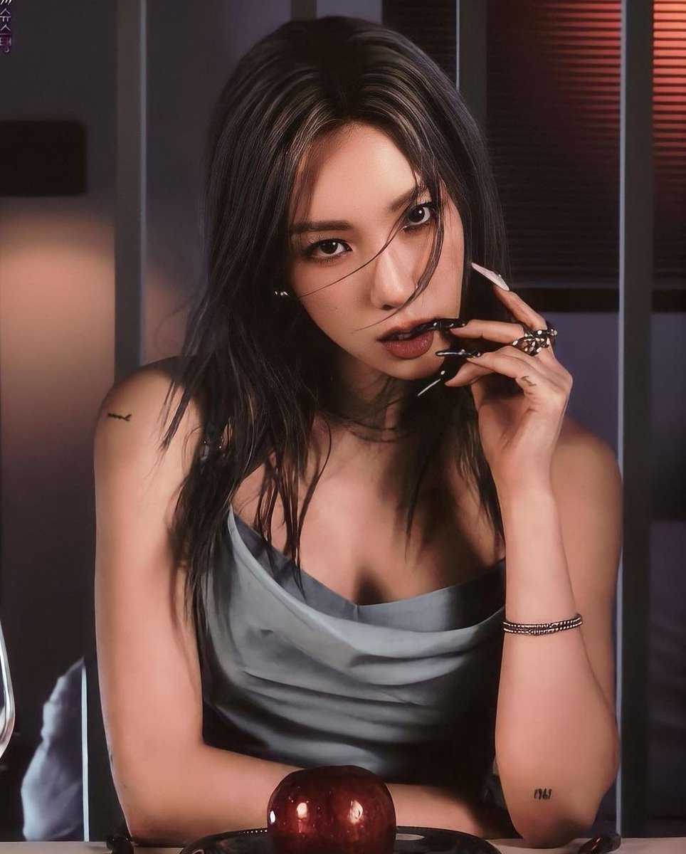 kpopsapphic's tweet photo. Sapphics' Top 15 Kpop Moments Of The Week https://t.co/KrAiEormif