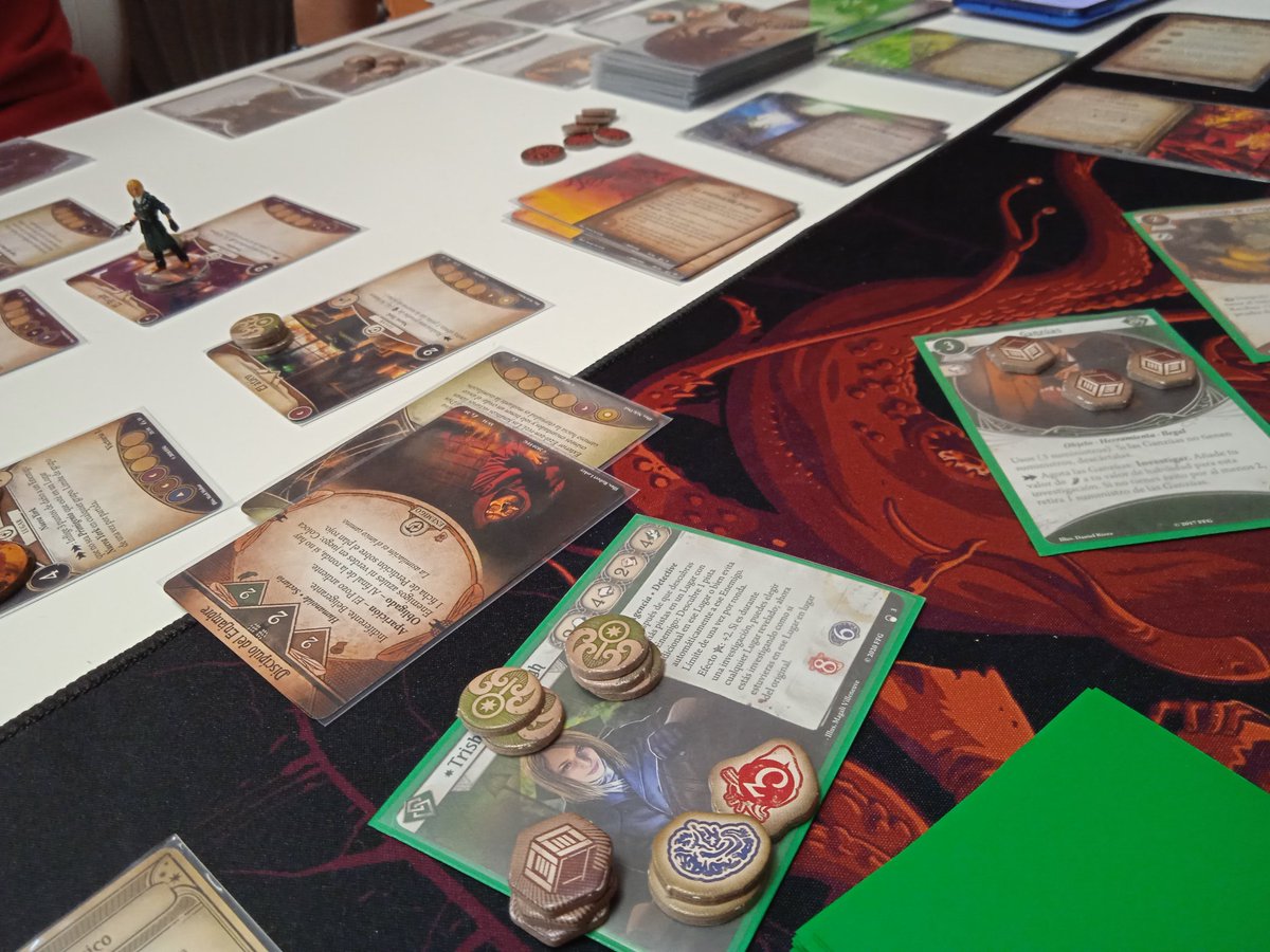 Ayer fue mi primer día de vacaciones y ya me encontré con una guerra a primera hora de la mañana... 

#LaGuerraDeLosDiosesExteriores <a href="/ArchivosArkham/">𝙻𝚘𝚜 𝙰𝚛𝚌𝚑𝚒𝚟𝚘𝚜 𝚍𝚎 𝙰𝚛𝚔𝚑𝚊𝚖</a> @AlbertMonteys <a href="/FFGames_ES/">FFGames en español</a> <a href="/ExitoyError/">Exito y Error</a> <a href="/Dragon_DeMadera/">Dragón de Madera</a>