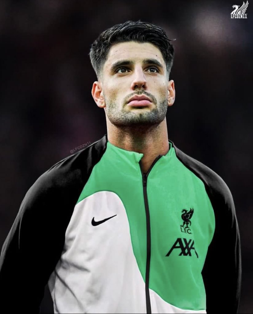 AnfieldSector's tweet image. Not much longer now...🇭🇺🔴 #LFC