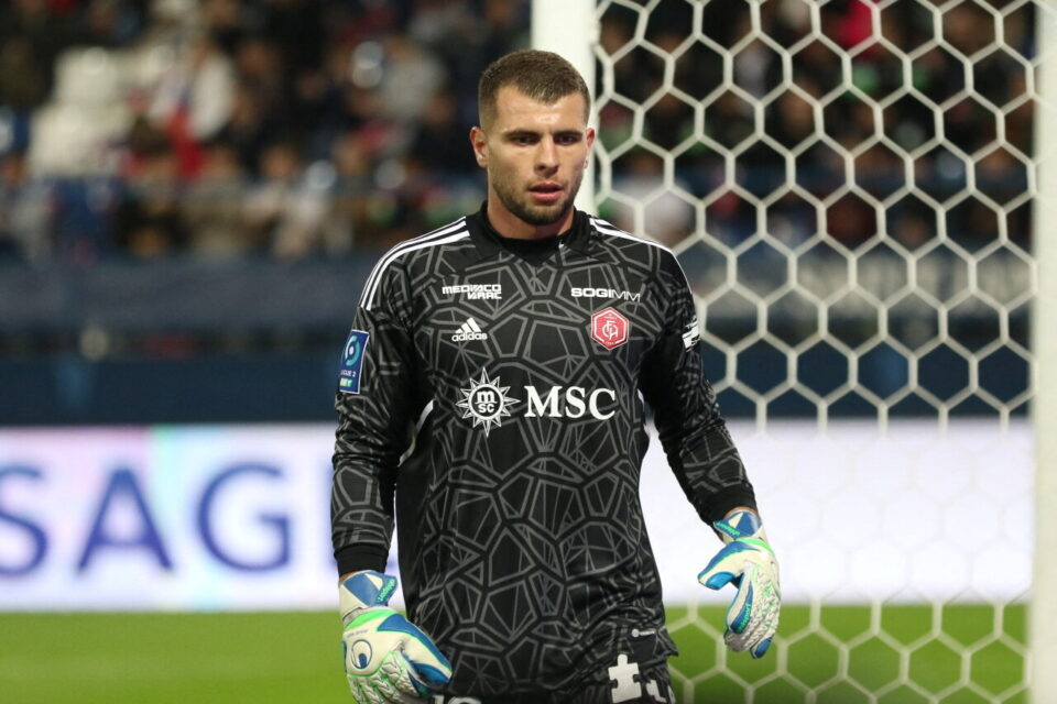 fcAnnecy_actu's tweet photo. 🚨#mercato : Nimes serait très intéressé par Thomas Callens 
Salles (Grenoble) serait trop cher et le départ de Maraval a accéléré le dossier

(@ColinDelprat)
#GoReds https://t.co/N5INaiQ4ZZ