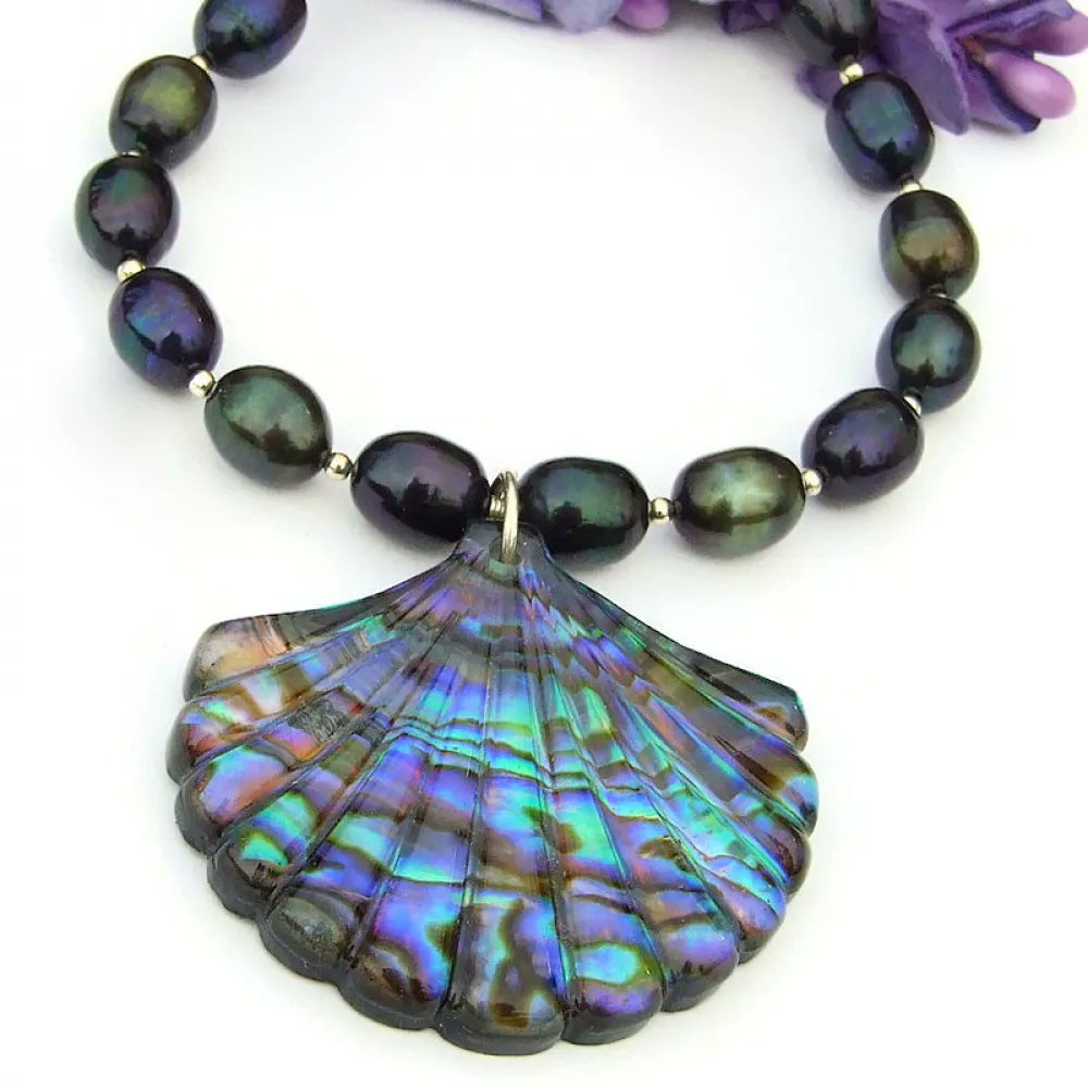 ShadowDogDesign's tweet photo. Absolutely Gorgeous Color-shifting #Paua Shell Pendant #Necklace w/ Glowing Peacock #Pearls!   https://t.co/lNzuD4RERh via @ShadowDogDesign #ShopSmall #Handmade #PauaShell #HandmadeNecklace https://t.co/9NgrfINg3K