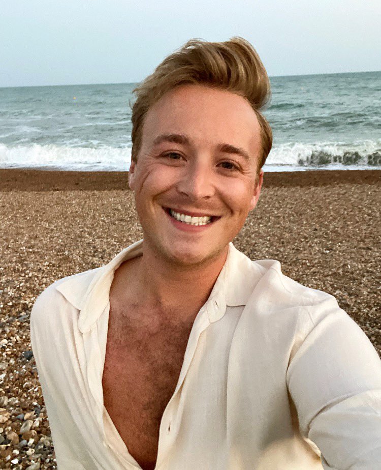 I don’t think this Twitter limit thing will last (if he has any sense, anyway… an ambitious statement to make but we can live in hope).

Anyway, here’s a photo of me from “casual drinks on the beach” last night which quickly turned into a full night out 🥴🍸IG: jackjordan_author