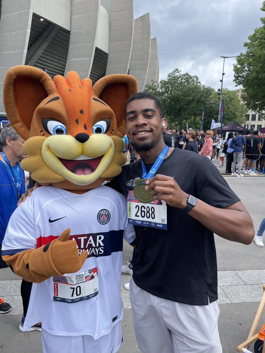 _johnmyg's tweet photo. 10 km du PSG 🔴🔵 #werunparis #psg https://t.co/2ALUyobZXu