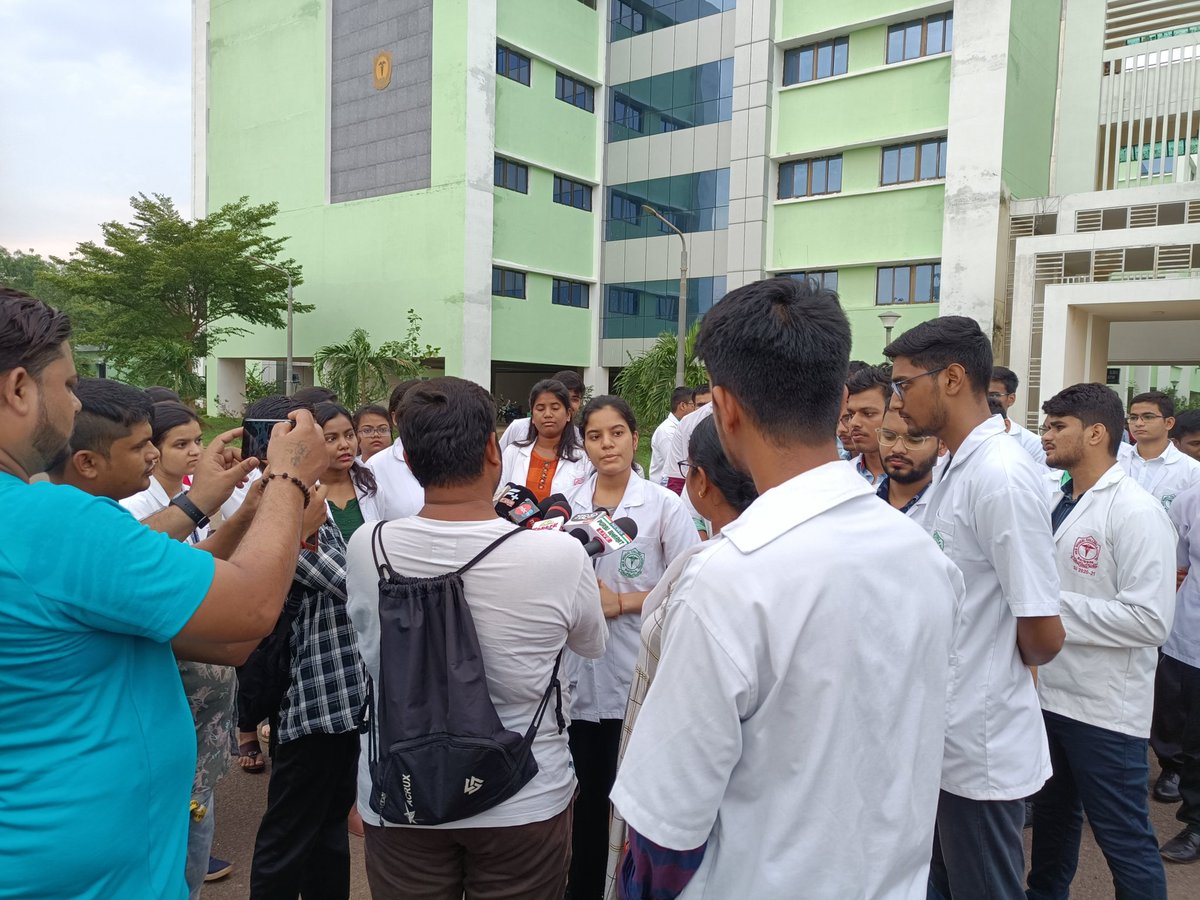 soujanya_swain's tweet photo. It is all about our future 😔.. 
Don't treat us like a football.. just passing us from one exam to another... 
#NEXT #PMOIndia #NMC 
#NONEXTFOR19BATCH https://t.co/z57I7IIpd6
