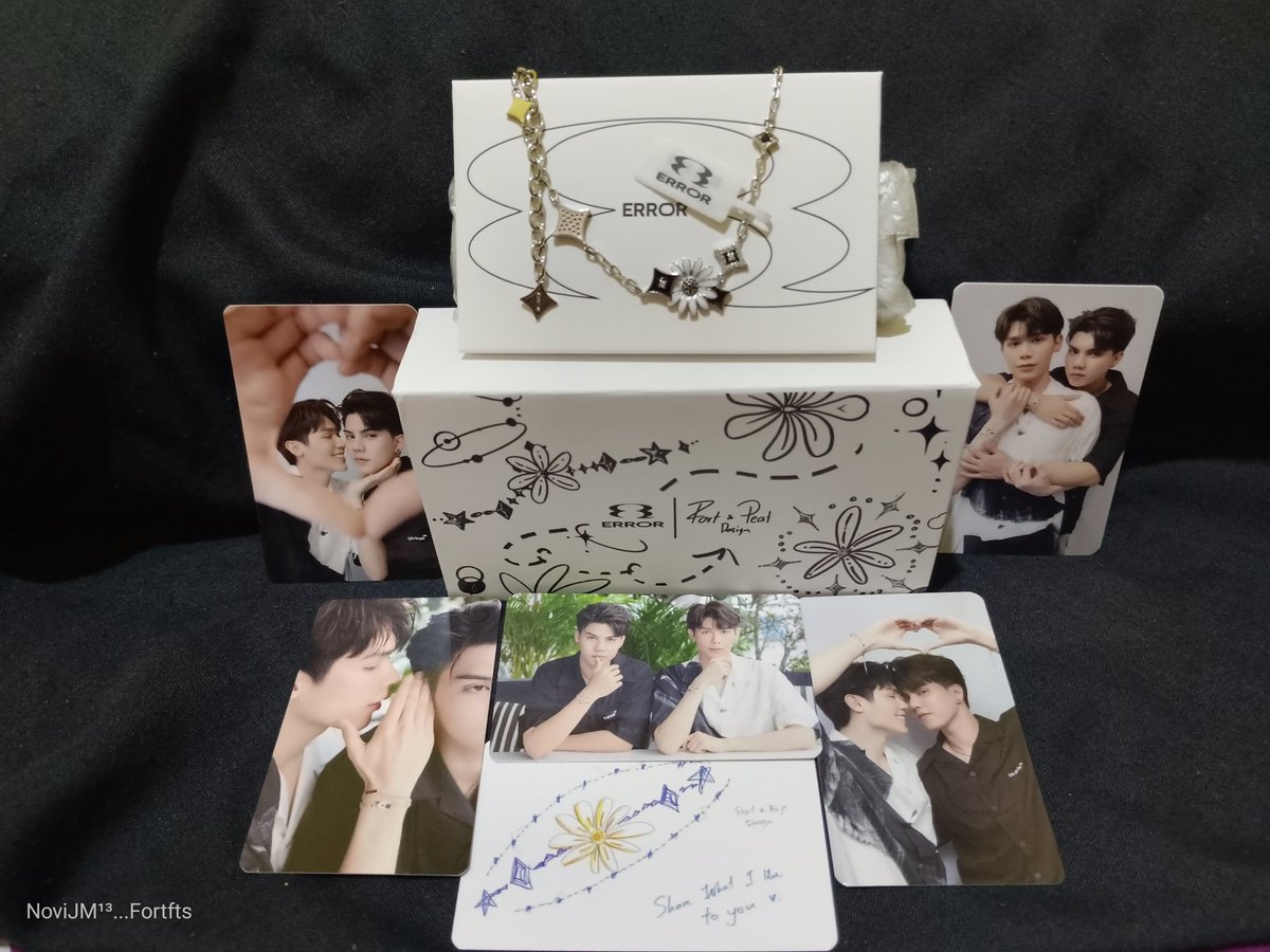 ftsfortt's tweet photo. นี่คือคอลเลกชันแรกของฉัน 😍😍 
ในที่สุดฉันก็ได้สร้อยข้อมือแบบเดียวกับ FortPeat 🤭 สวยมากเหมือนสองคนในรูป 🥺🥺 i like it. 🫶🏻❤️ #FortFTS #Peatwasu #FortPeat #BabyFeat #ErrorxFortPeat #ComeFortZon #CaptainPeat https://t.co/VbpLu1p0fG