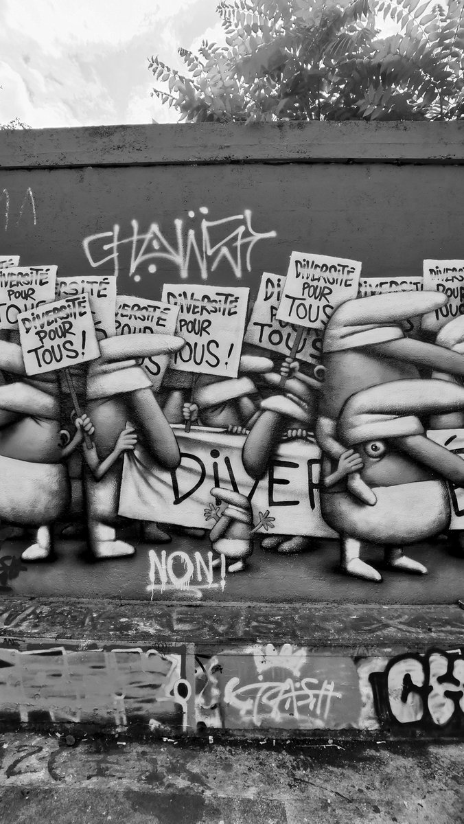 AnitaB_44's tweet photo. Cet appel a la haine de l autre m interroge ! A qui profite le crime ? #liberte #libertedexpression 
Merci a l artiste #ador pour cette fresque.  #fuck aux extrêmes #nantes #diversite #vivreensemble https://t.co/IW9Sq4oeLJ
