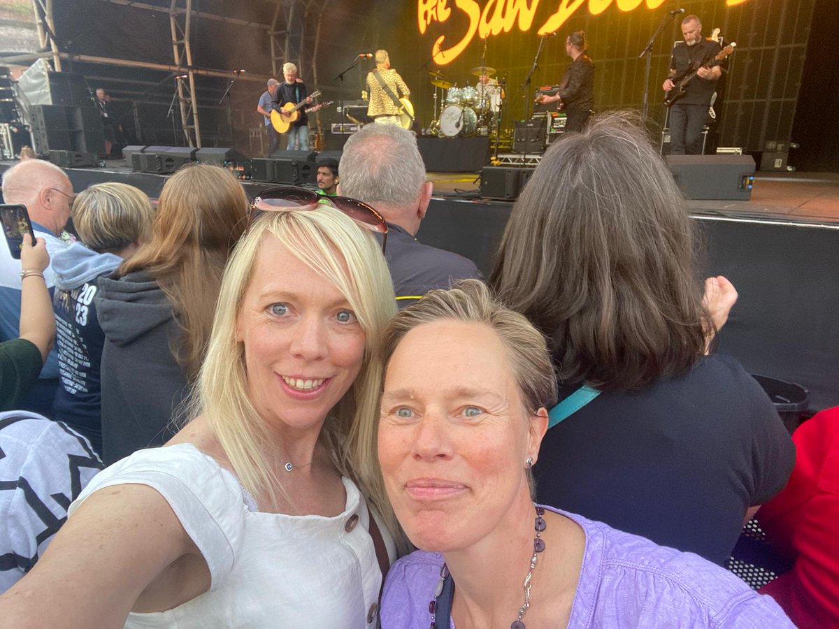 Thank you to <a href="/sawdoctors/">The Saw Doctors</a> @marywallopers for a superb evening at <a href="/soundsofthecity/">soundsofthecity</a> Manchester.  First gig was Oct 11 1992 (before the MW were born?) and last night was right up there - 31 years later.    Thx for all the memories and all that has yet to come.