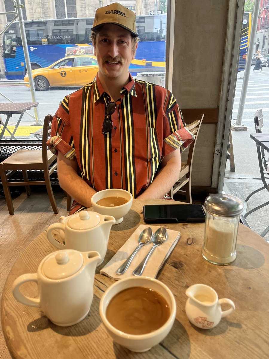 artsydropout's tweet photo. Im my favorite US city with my favorite person. It has become a tradition to share a cup of coffee at this Belgian chain every time we’re in the city. I love building little memories with my best friend ❤️ https://t.co/Qpa1mnnffY