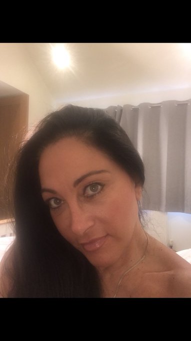 Welcome back everyone 😘😘😘😘 https://t.co/DuCmO1SeqQ