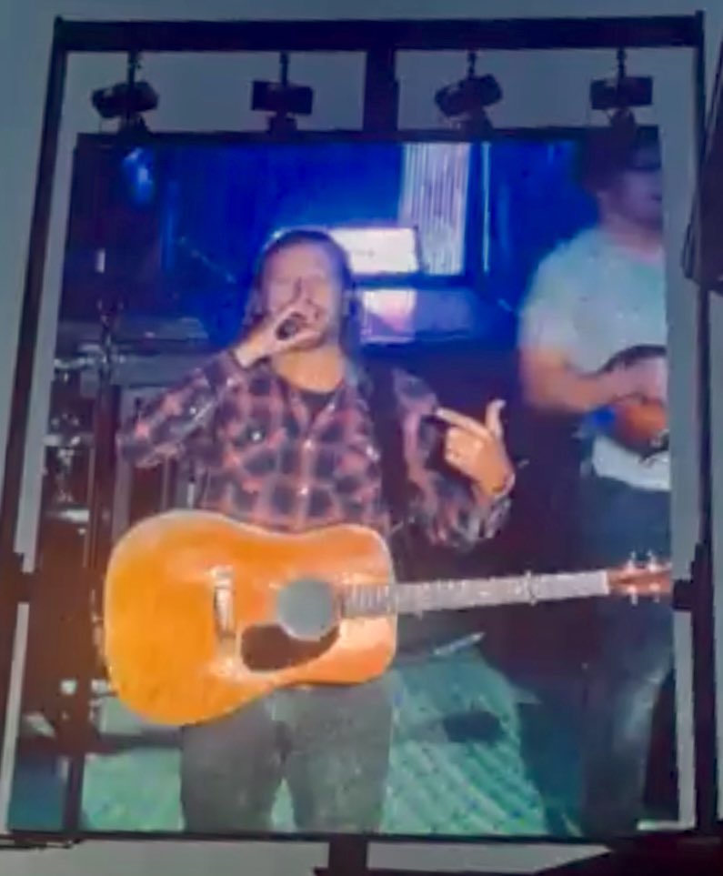 FF0939's tweet photo. @DierksBentley put on an amazing show last night at @dauphincfest, thank you for also recognizing the families of those that lost loved ones, and everyone affected by the recent bus tragedy. A true class act! https://t.co/pTVlHybHGZ