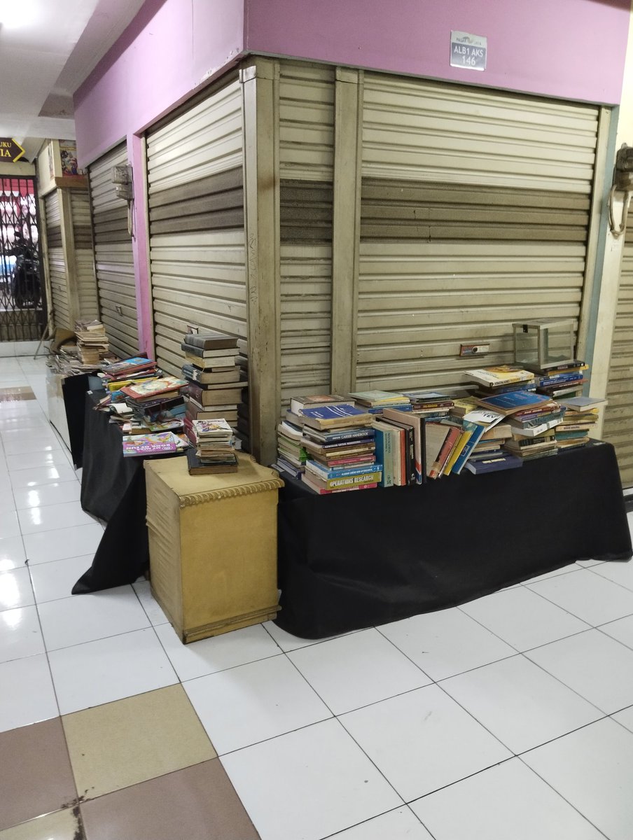 Toko Buku Diponegoro tweet media