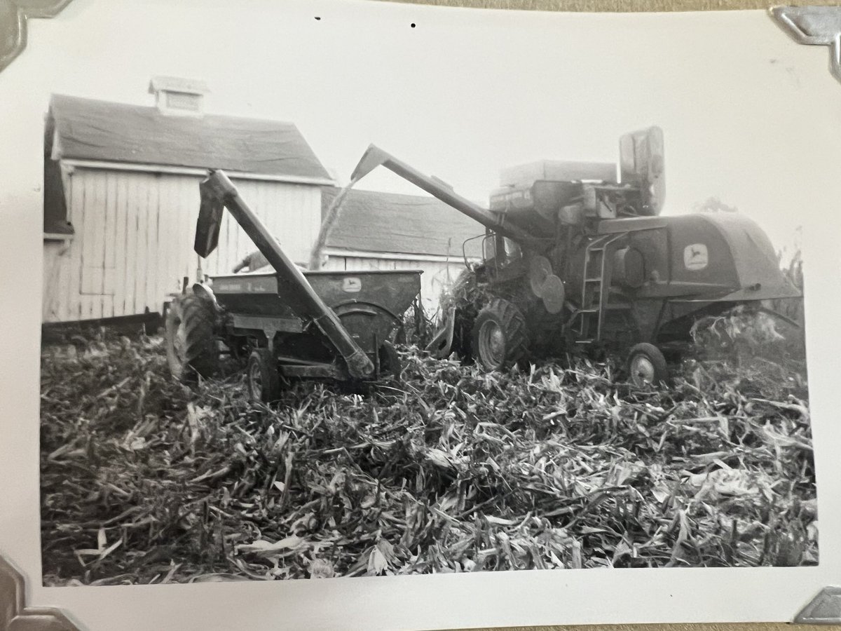 krabbew's tweet photo. My Dad brought over his WD and hooked up to my Grandpa Wiggins ‘grain cart’ to help with harvest That’s G’pa on combine on his farm near Mason, OH 1963.  Never saw these until yesterday #AgTwitter #harvest https://t.co/txoCcLlhcJ