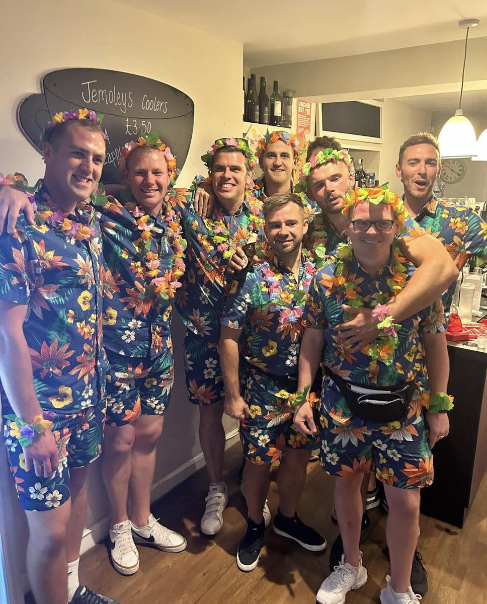 penyfforddfc's tweet photo. A big shout out to these guys last night - they were absolutely brilliant at ladies night. 

They kept the drinks flowing, food coming and most importantly the energy high!! 

1/2

#Lions🦁 https://t.co/3kRuBZ6I8F