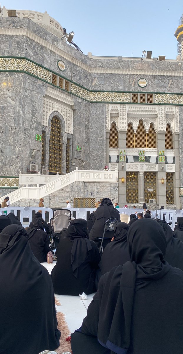 ما ربيتّني إلا على النّعم، وما عوّدتني  إلا على إحسانك، آمنت روعاتي، ودبّرت طريقي، وأرسلت لي خيراً غزيراً، لستُ أهلًا له.. ولكنك أهله، آنست وحشتي، وفرجّت كربتي ، و أويتني ، وأسقيتني، وأطعمتني من غير حولٍ مني ولا قوة، وحفظت لي اهلي وجميع نعمك 🤍
فلك الحمد والشكر حتى ترضى🤍