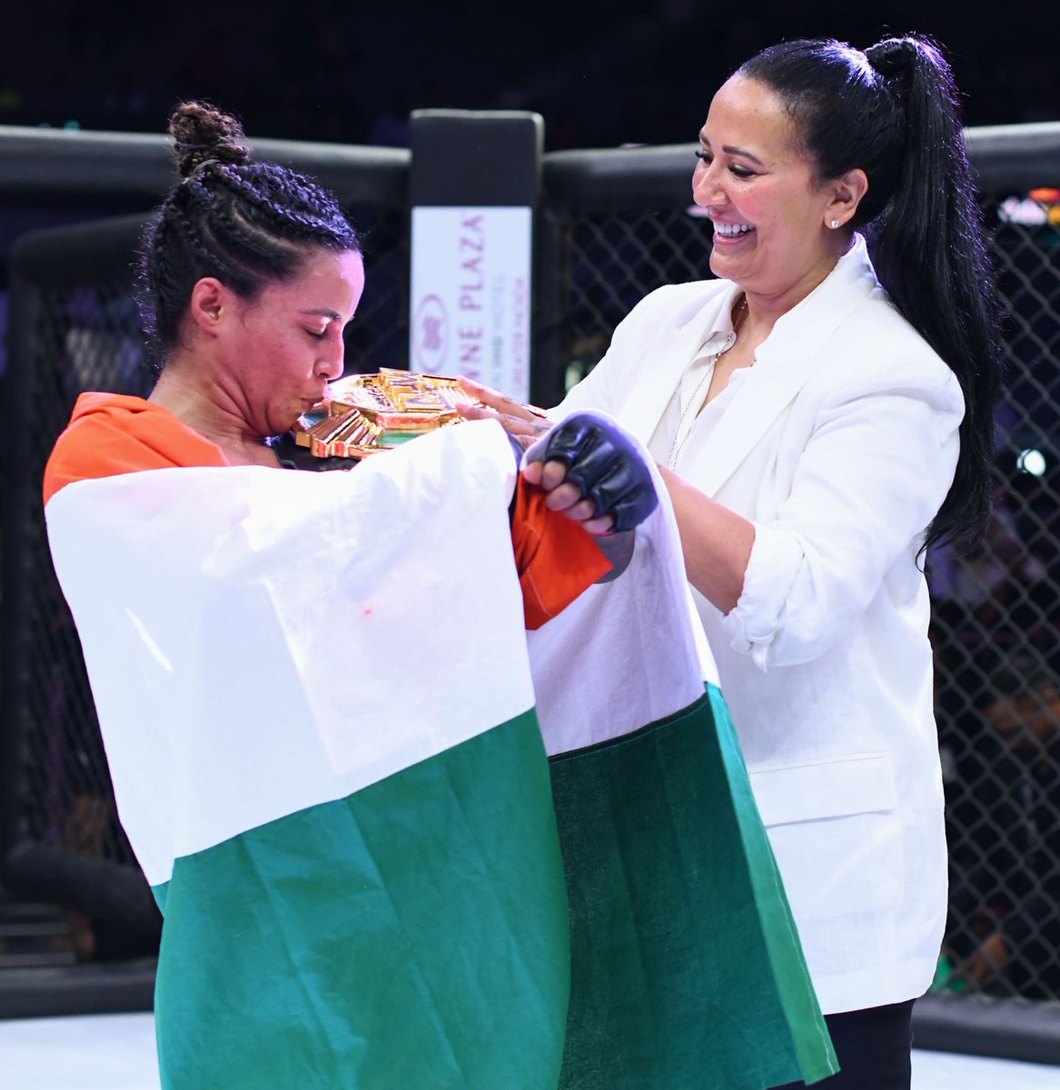 Puja Tomar retained her Strawweight title with a stunning win over her Russian opponent Anastasia Feofanova in the MFN 12 main event! 🇮🇳 Story: bit.ly/3NYTjh3 📸 Paras Mendiratta #MMA #MFN12 #PujaTomar